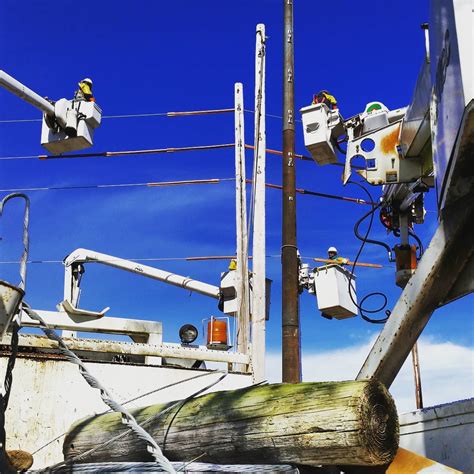 A lineman, working in northern Door County as part of a project for Wisconsin Public Service Corporation, was electrocuted Monday afternoon. . Lineman electrocuted volusia county